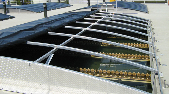 Tank covers for tanks in hygienic applications